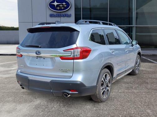 Ice Silver Metallic 2023 Subaru Ascent Limited 7-Passenger