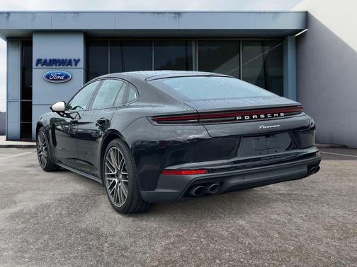 Jet Black Metallic 2024 Porsche Panamera 4