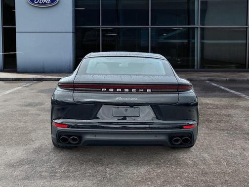 Jet Black Metallic 2024 Porsche Panamera 4