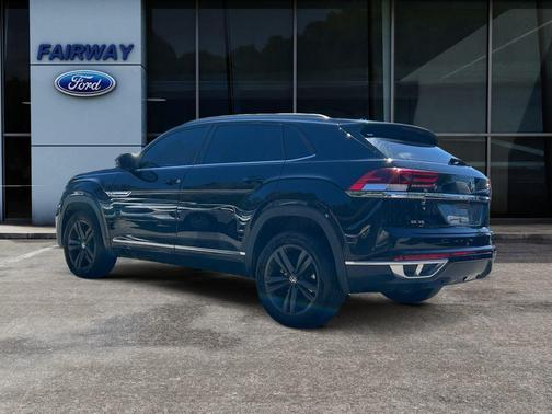 Deep Black Pearl Effect 2021 Volkswagen Atlas Cross Sport 3.6L V6 SE w/Technology R-Line