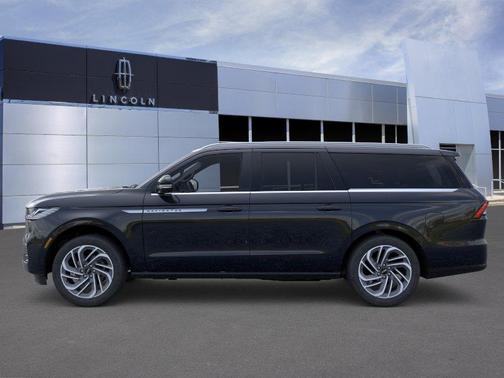 Infinite Black Metallic 2026 Lincoln Navigator L Reserve