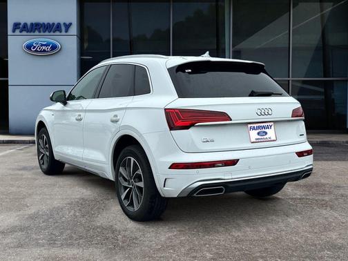 Arkona White 2024 Audi Q5 45 S line quattro Premium