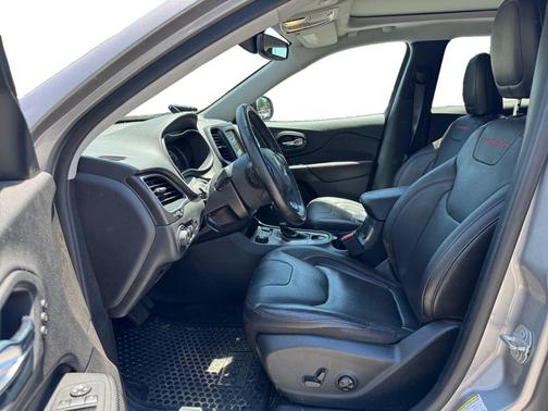2020 Jeep Cherokee Trailhawk