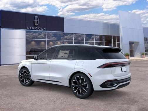 White Platinum Tri-Coat Metallic 2026 Lincoln Nautilus Reserve