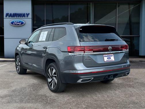 Platinum Gray Metallic 2024 Volkswagen Atlas 2.0T SE