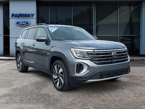 Platinum Gray Metallic 2024 Volkswagen Atlas 2.0T SE