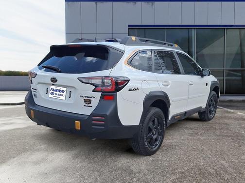 Crystal White Pearl 2024 Subaru Outback Wilderness