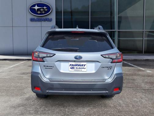Ice Silver Metallic 2024 Subaru Outback Onyx Edition XT