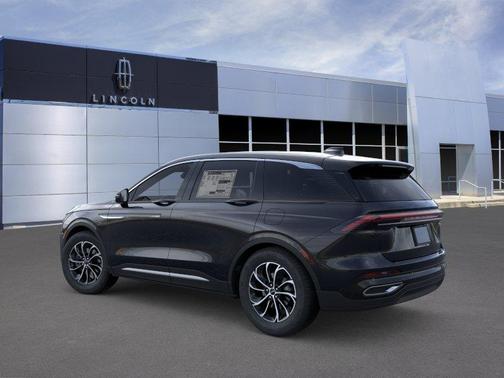 Infinite Black Metallic 2026 Lincoln Nautilus Premiere