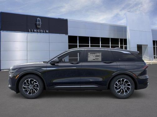Infinite Black Metallic 2026 Lincoln Nautilus Premiere