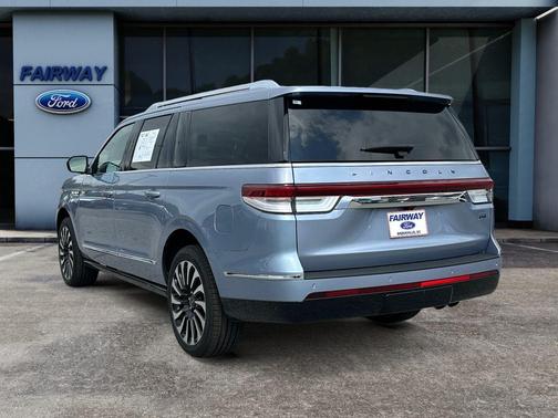 Chroma Crystal Blue Metallic 2022 Lincoln Navigator L Black Label