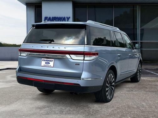 Chroma Crystal Blue Metallic 2022 Lincoln Navigator L Black Label