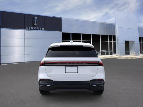 White Platinum Tri-Coat Metallic 2026 Lincoln Nautilus Premiere