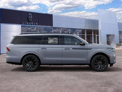 Gray Mist Metallic 2027 Lincoln Navigator Reserve