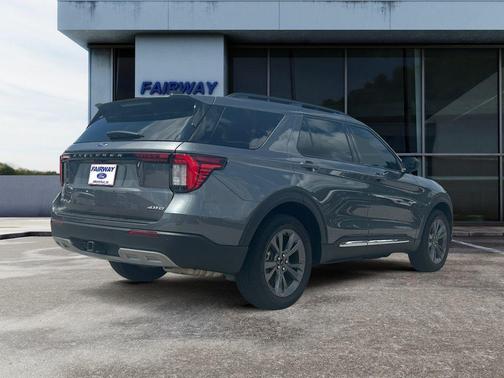 Carbonized Gray Metallic 2025 Ford Explorer Active