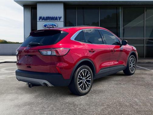 2022 Ford Escape PHEV Titanium
