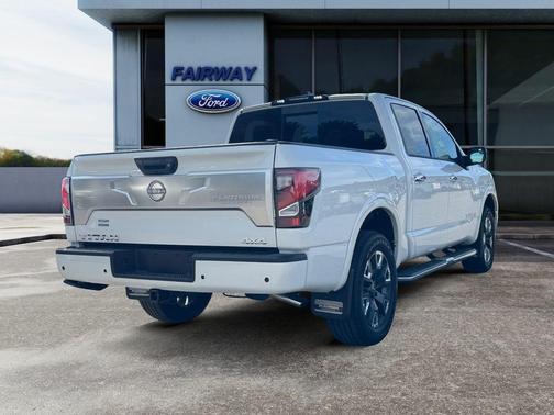 2024 Nissan Titan Platinum Reserve