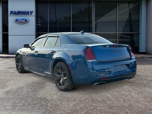 2021 Chrysler 300 Touring L