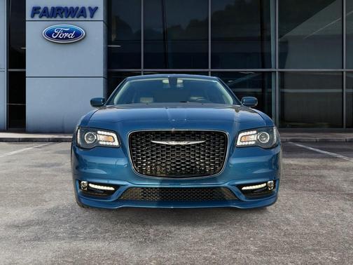 2021 Chrysler 300 Touring L
