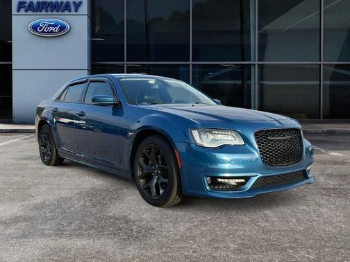 2021 Chrysler 300 Touring L