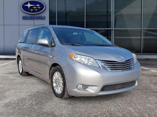 2016 Toyota Sienna XLE