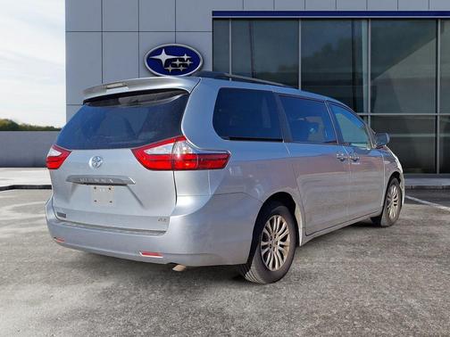 2016 Toyota Sienna XLE