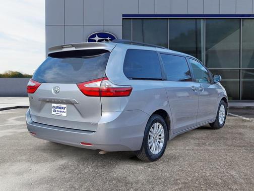2016 Toyota Sienna XLE