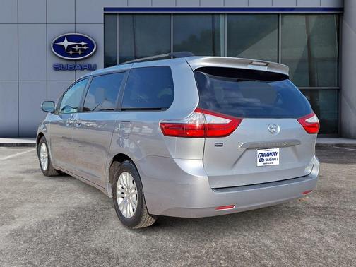 2016 Toyota Sienna XLE