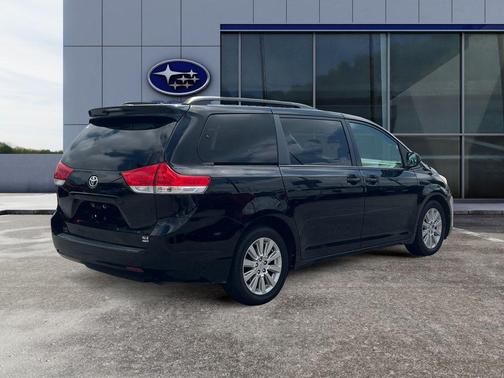 2013 Toyota Sienna XLE