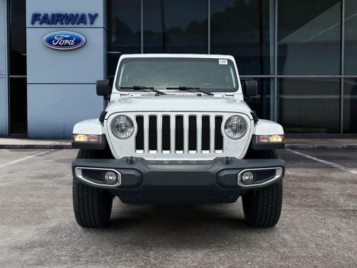 Bright White Clearcoat 2018 Jeep Wrangler Unlimited Sahara