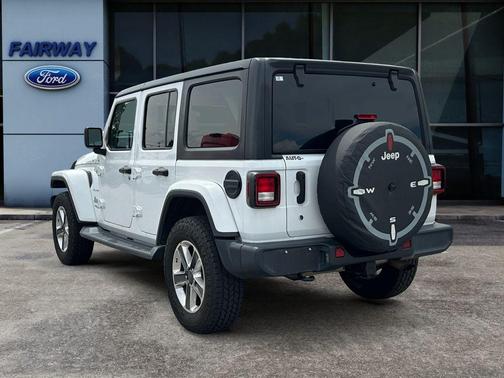Bright White Clearcoat 2018 Jeep Wrangler Unlimited Sahara