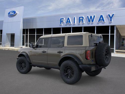 Gray 2026 Ford Bronco Badlands