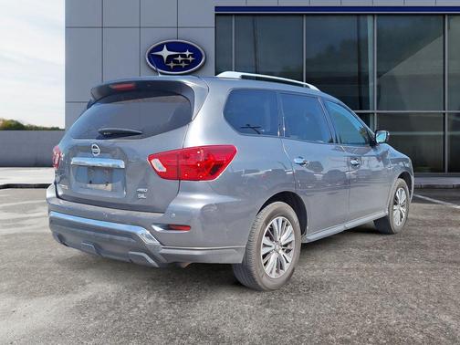 2017 Nissan Pathfinder SL