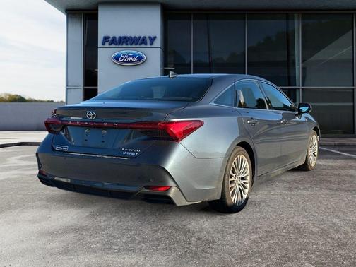 2022 Toyota Avalon Hybrid Limited
