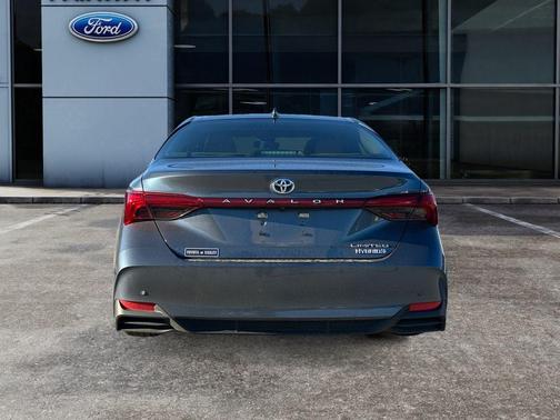 2022 Toyota Avalon Hybrid Limited