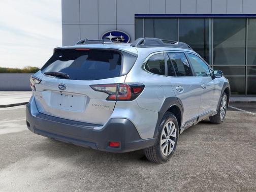 Ice Silver Metallic 2024 Subaru Outback Premium