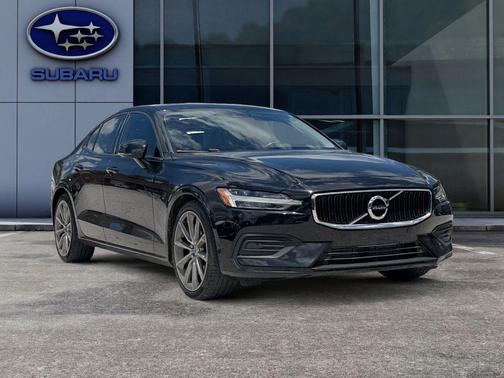 2020 Volvo S60 T6 Momentum
