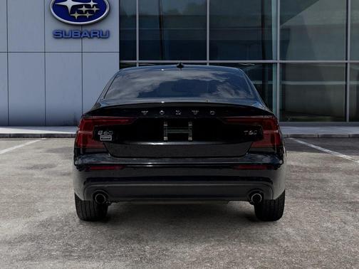 2020 Volvo S60 T6 Momentum