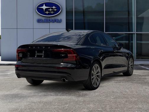2020 Volvo S60 T6 Momentum