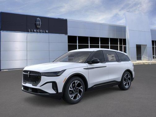 White Platinum Tri-Coat Metallic 2026 Lincoln Nautilus Premiere