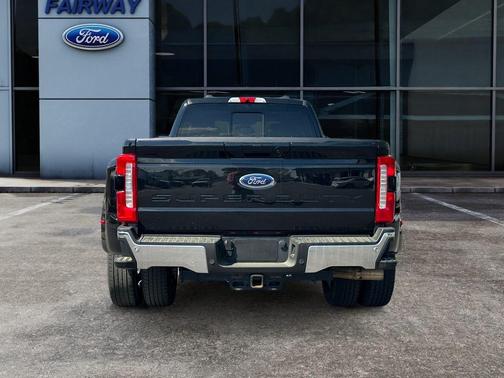 Agate Black Metallic 2024 Ford F-350 Lariat Super Duty