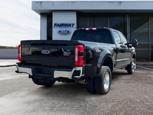 Agate Black Metallic 2024 Ford F-350 Lariat Super Duty