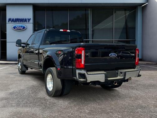 Agate Black Metallic 2024 Ford F-350 Lariat Super Duty
