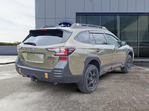 Autumn Green Metallic 2025 Subaru Outback Wilderness