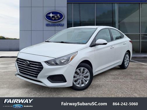 Frost White Pearl 2022 Hyundai Accent SE