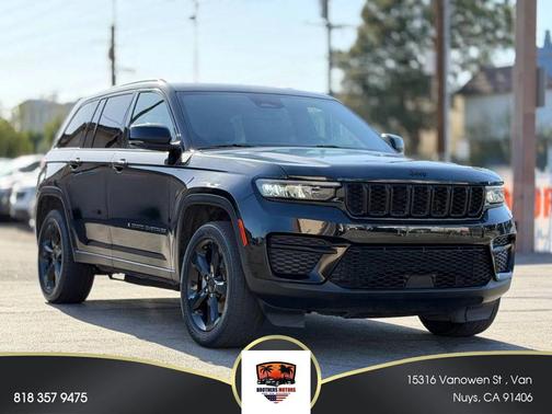 Diamond Black Crystal Pearlcoat 2023 Jeep Grand Cherokee Altitude