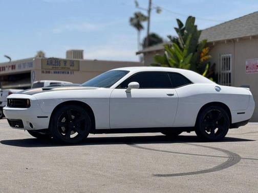 White Knuckle Clearcoat 2017 Dodge Challenger R/T