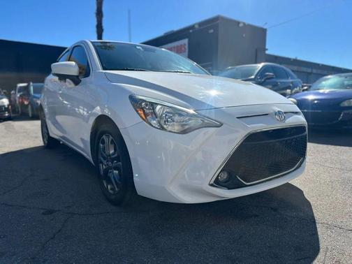 2020 Toyota Yaris Sedan LE