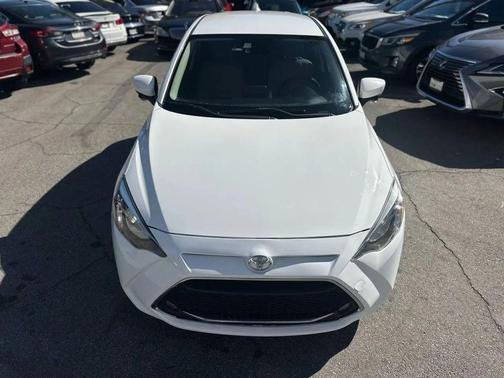 2020 Toyota Yaris Sedan LE