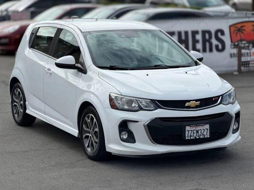 Summit White 2017 Chevrolet Sonic LT
